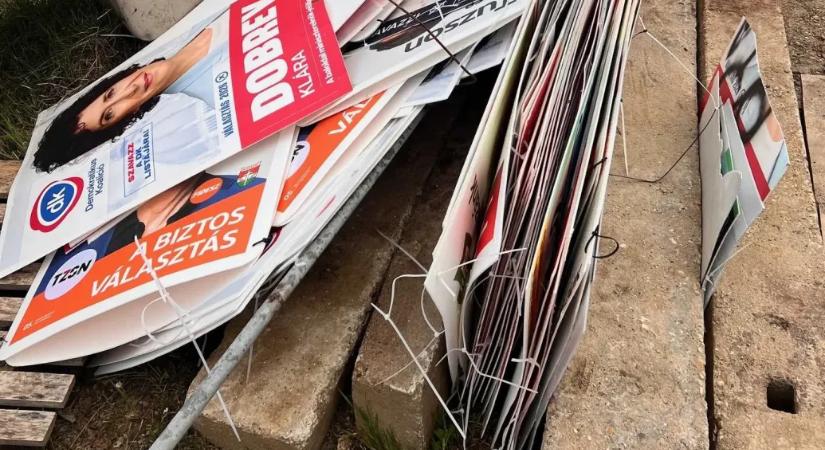 Elegük lett a csömörieknek a megrongált választási plakátokból, mindegyiket leszedték