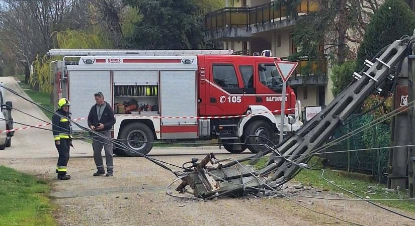 Fákat, villanyoszlopokat tarolt le a viharos szél, a Balatont is megbillentheti (fotók)