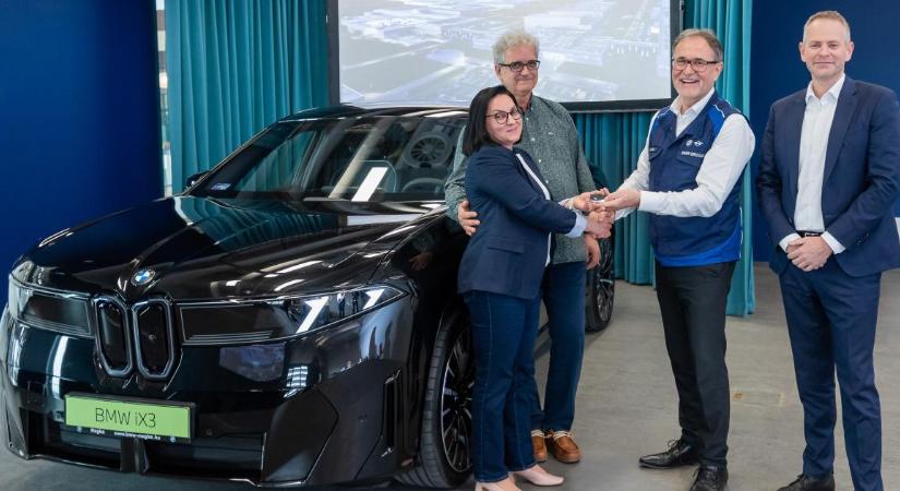 Debreceni ügyfél vette át az egyik első Magyarországon gyártott BMW modellt