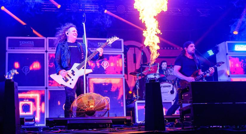 Az új Tankcsapda gitáros rendkívüli helyzetbe került – Félbe kellett szakítani az első koncertjét