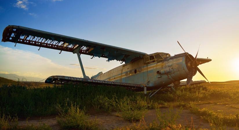 Hatalmas repülőtemetőt találtak Magyarországon, gigantikus roncsok között forgott a kamera