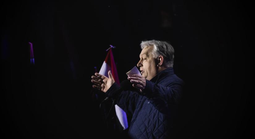 Feszült pillanatok Győrben: Dulakodás és fekete ruhás kordon Orbán Viktor látogatásán