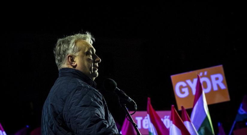 Miniszteri biztos is van a "fekete kabátosok" között