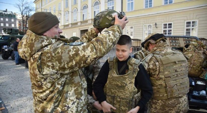 Utcai vadászat Ukrajnában: szintet lépett a brutális kényszersorozás (VIDEÓ)