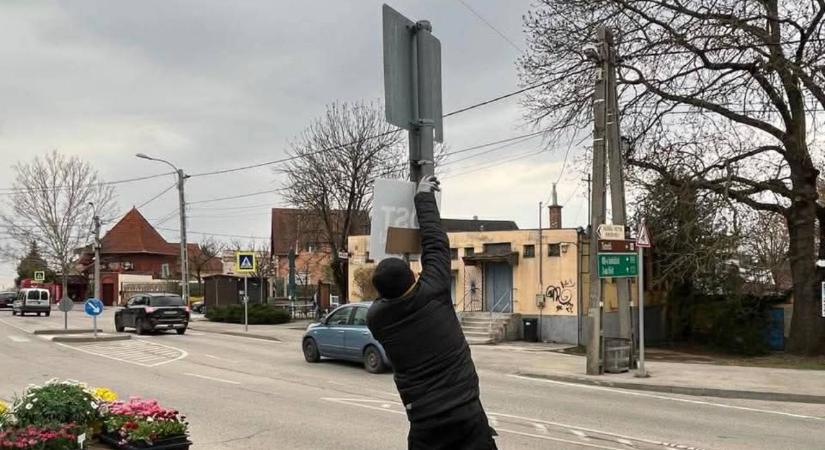 Besokalltak a csömöriek: az összes választási plakátot leszedték