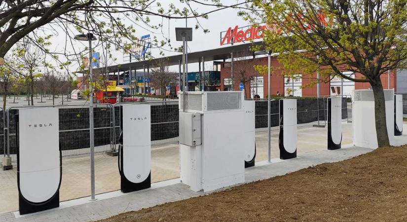 Villanyóra #325 – Tele leszünk Superchargerrel