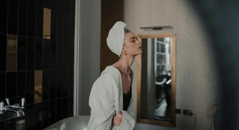 Valójában csak heti ennyiszer kellene lefürödni – a bőrgyógyászok szerint