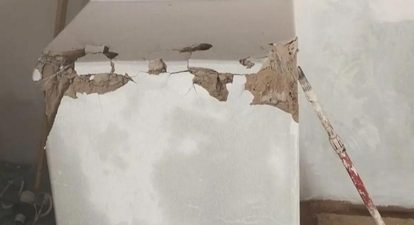 Nem akarta elhagyni az ingatlant, ezért könyörtelenül a kalapácshoz nyúlt