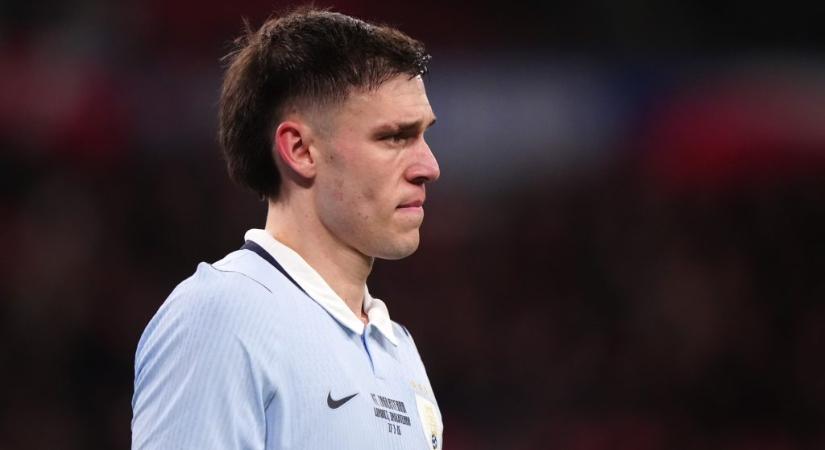 Senki nem értette az angolok meccsén, hogy úszta meg a kiállítást a két sárgát begyűjtő focista