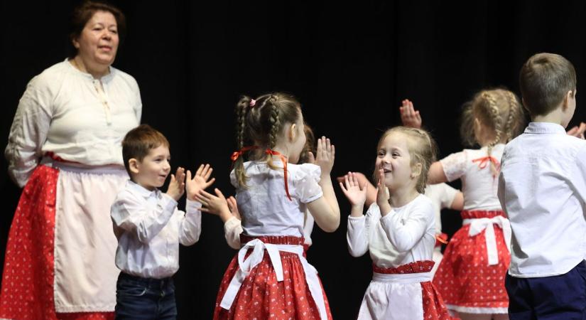 A néptánc olyat tanít a zalai gyerekeknek is, amit az okostelefon nem tud (galéria, videó)