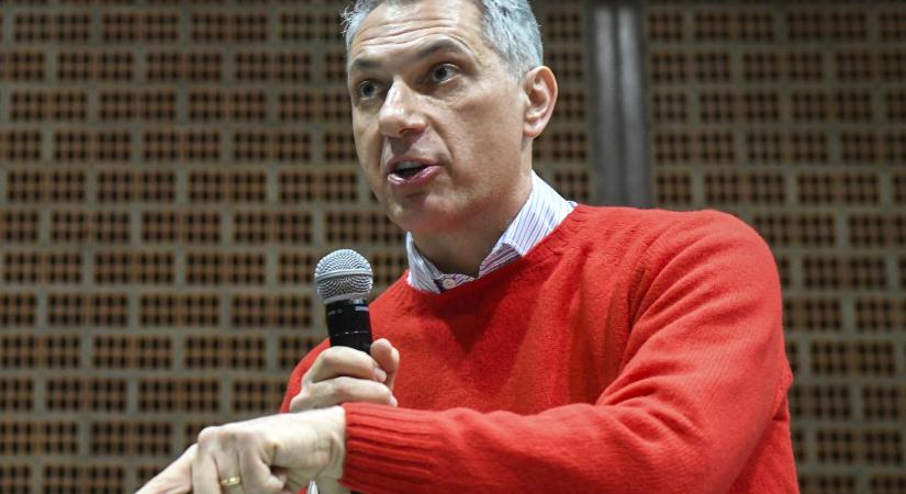 Pert indított a pécsi Janus Pannonius Múzeum Lázár János tárcája ellen a több ezer Zsolnay-műtárgy miatt