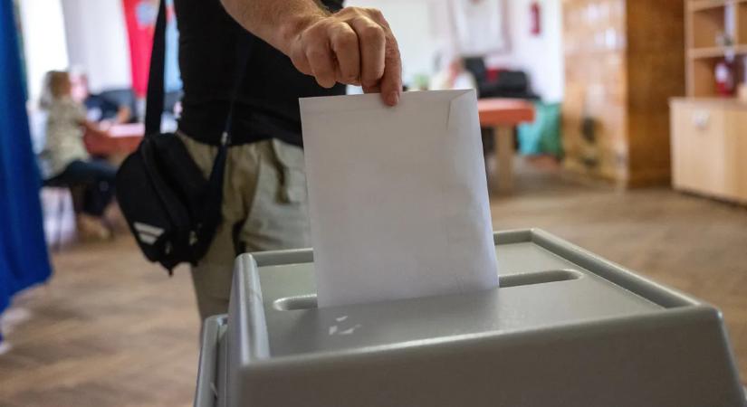 Mától adhatják le a levélszavazatokat a külhoni magyarok