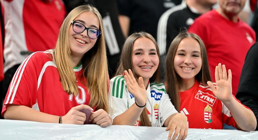 Egyetlen magyar szót kiabált egy idegen nép, 30 ezer torokból szólt a velőt rázó 5 betű