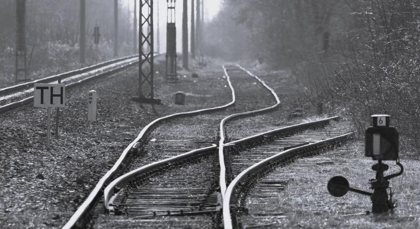 Hat halálos áldozata volt a vasúti szerencsétlenségnek, a nagykanizsai vonat ütközött a Balatonnál