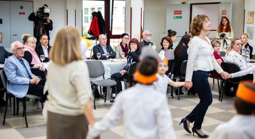 Megható előadással számolt be a Kozmutza Flóra Óvoda és Általános Iskola az előző évi programjairól