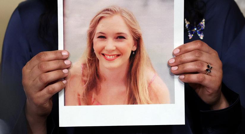 Engedett a bankóriás, milliókat kapnak a megalázott áldozatok