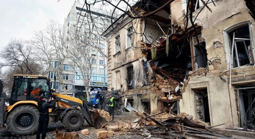 Legalább három ember meghalt és többen megsérültek az orosz támadásokban Odesszában és Krivij Rihben