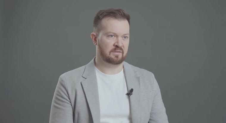 Több mint 200 milliót dobott össze az internet annak a nyomozónak, aki nyíltan beszélt a Tisza-szivárgás hátteréről