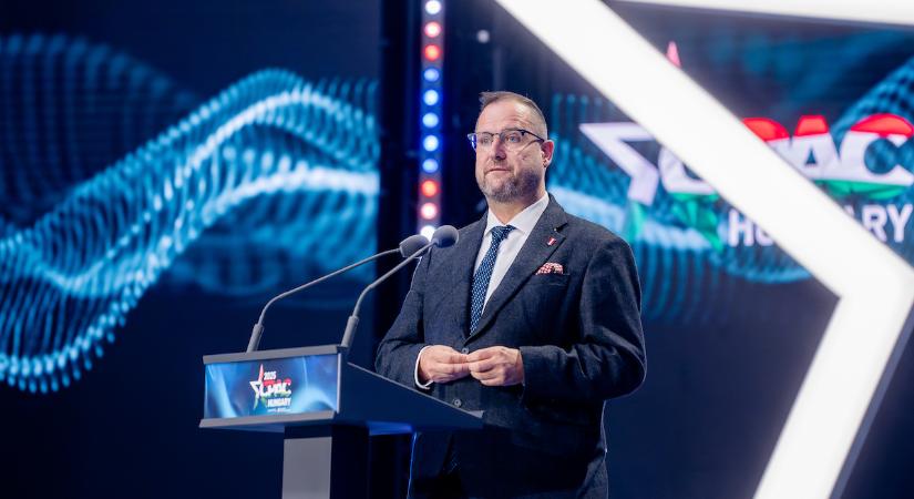 Komoly veszélyre figyelmezteti a magyarokat az osztrák politikus