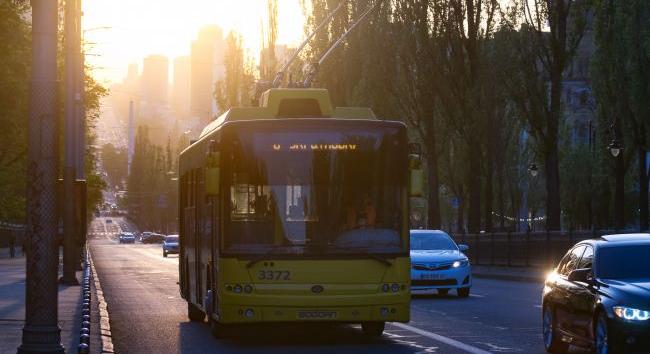 Áramszünet lépett fel Kijev bal parti városrészében, szünetel az elektromos közlekedés