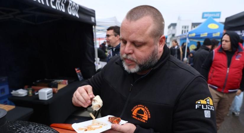 Esőben is beindult a grillszezon Szegeden: füst, hús és tömeg a Dorozsmai úton
