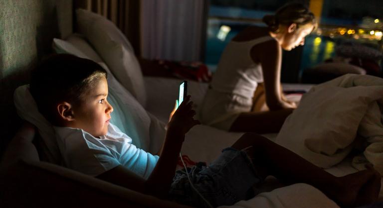 Riasztó eredményekre jutottak a tudósok a fiatalok telefonfüggőségéről