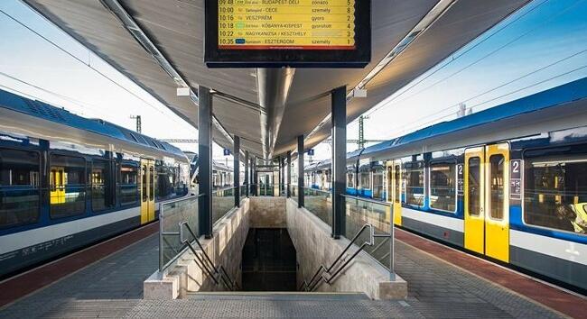 Nyári időszámítás 2026: így változik a vonatok és a BKK járatok menetrendje március 29-én