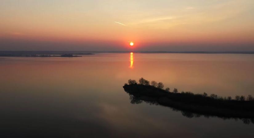 Így készült a Tisza-tó ikonikus filmje: a rendező kalauzol a kulisszák mögé