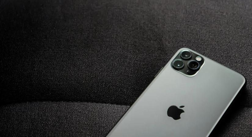 Történelmi dobásra készül az iPhone – Megjött Siri halálos ítélete?