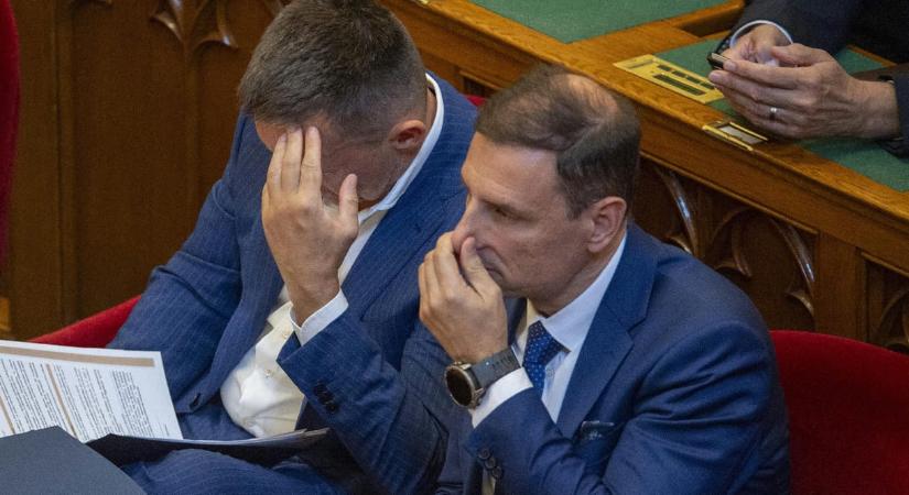 „Rogán gonosz kutyái” – így kérdezik a kormány által kitett videón az állítólagos Gundalfot az állítólagos titkosszolgák