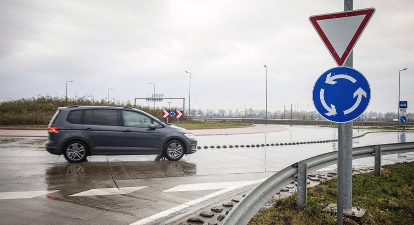 KRESZ-teszt: csak kevesen tudják, hogyan kell ebből kihajtani