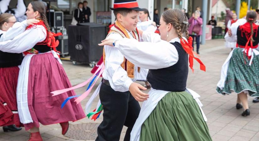 Kézműves vásár és hagyományőrző programkavalkád: hatalmasat robbantott Püspökladány a jubileumi évben – fotókkal, videóval