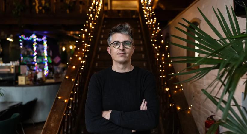 A francia tangóharmonikás, aki könyvben vallott szerelmet Magyarország lakóinak