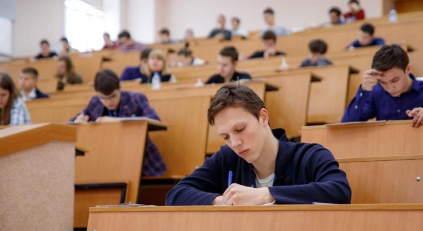 A kormány új ösztöndíjakat vezetett be: ki kaphat 8 ezer hrivnyát