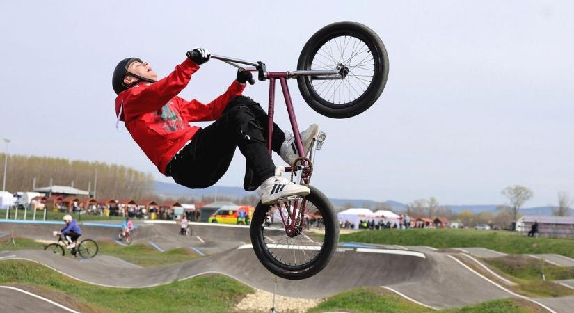 Családi napon avattak pumpapályát Szerencsen – fotók, videó