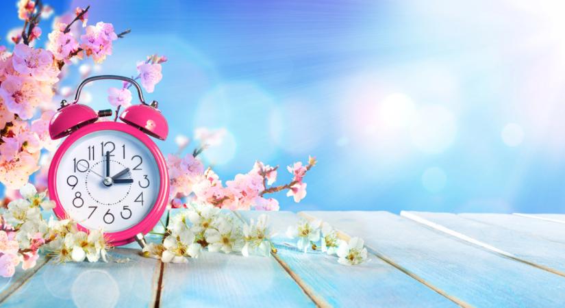 Vasárnap óraátállítás – de akár már idén dönthet az EU az eltörléséről