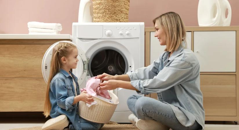 Összement, kifakult a mosásban? Íme a titok, amivel megőrizheted a ruhák szépségét
