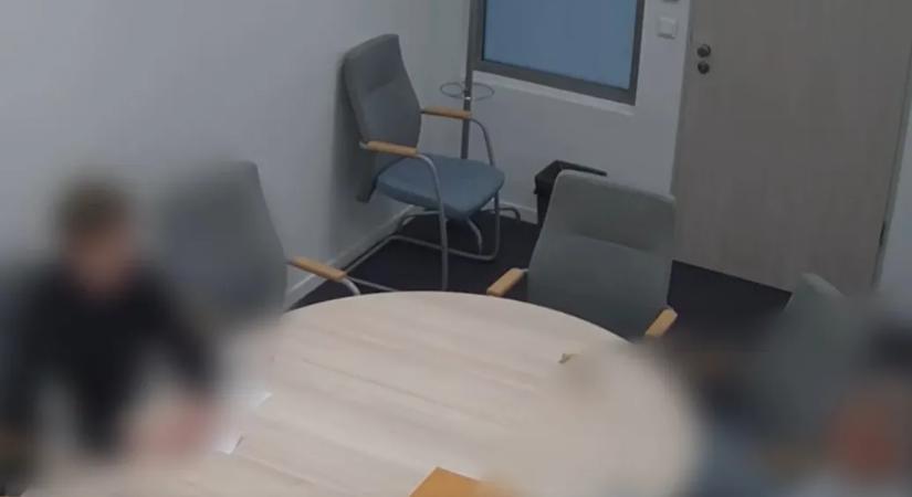 Más országok érdeke is lehet, hogy a Tisza Párt ne nyerje meg a választásokat, hangzik el a tiszás informatikus nemzetbiztonsági kihallgatásáról készült videón