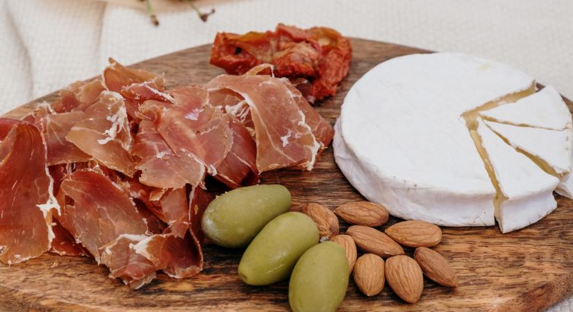 Húsvéti sonkaparádé: Meglepetést okoznak az árak a pultoknál