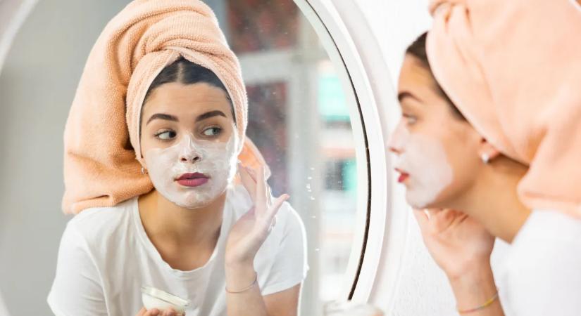 Ez a filléres trükk a legmakacsabb mitesszerekkel is elbánik – Fogadjunk, hogy a te hűtődben is ott lapul