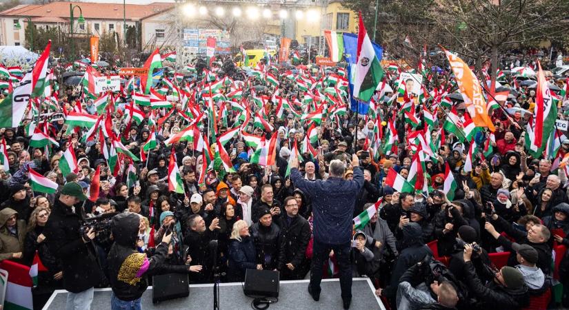 Orbán Viktor Pécelen is lenyomta Magyar Pétert – itt a bizonyíték