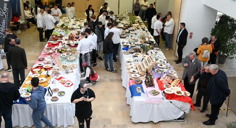 Több száz süteményt kóstolt a zsűri, rekord született a szolnoki Pelikán Kupán – videóval, galériával