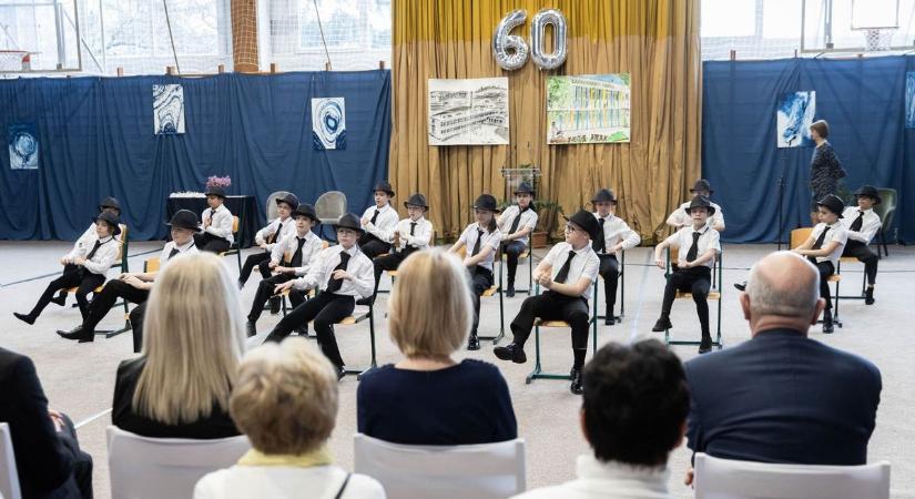 Több ezer becsengetés – 60 éves a vármegyeszékhelyi általános iskola (galéria, videó)