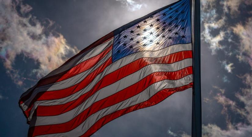 Irán már teljesen kiszámíthatatlan – célba vették az USA egyik hajóját