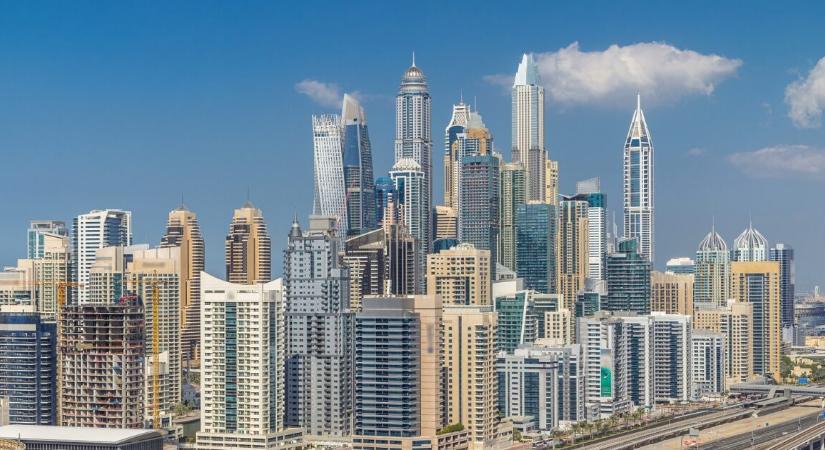 Súlyos rakétatámadás történt Dubajban – Irán lecsapott az USA erőire