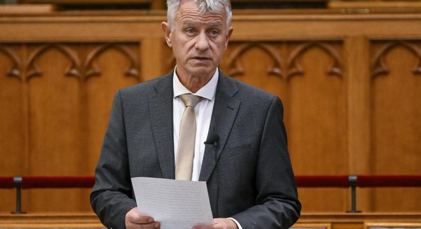 A Fidelitas móri elnöke szerint a térségi fideszes parlamenti képviselő, Törő Gábor a törvények felett áll