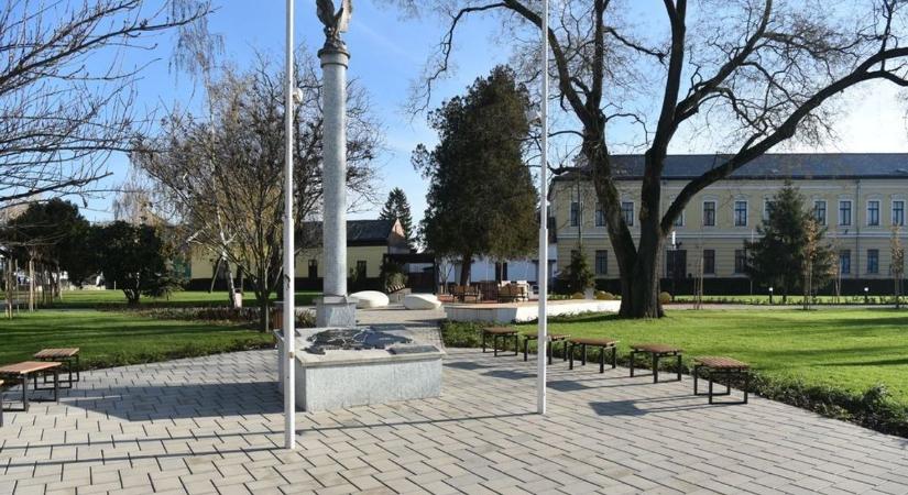 Ünnepélyes megnyitóval kezdődött a programsorozat