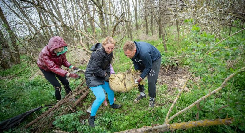 Erre aligha voltak felkészülve! Megdöbbentő, miket találtak Hajdúszoboszló határában – fotókkal, videóval