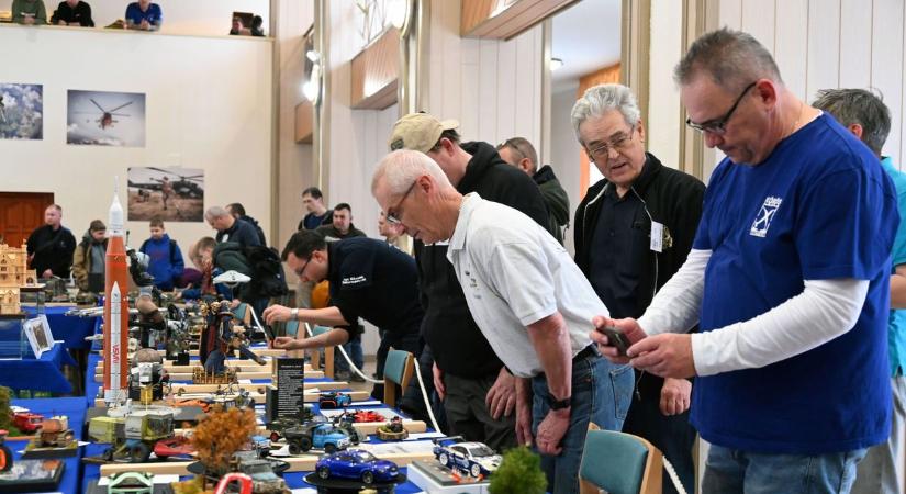 Egy apró szakkörből indult, ma csodájára jár az ország: mutatjuk a makettkirályok szolnoki nagy dobását – videóval, galériával