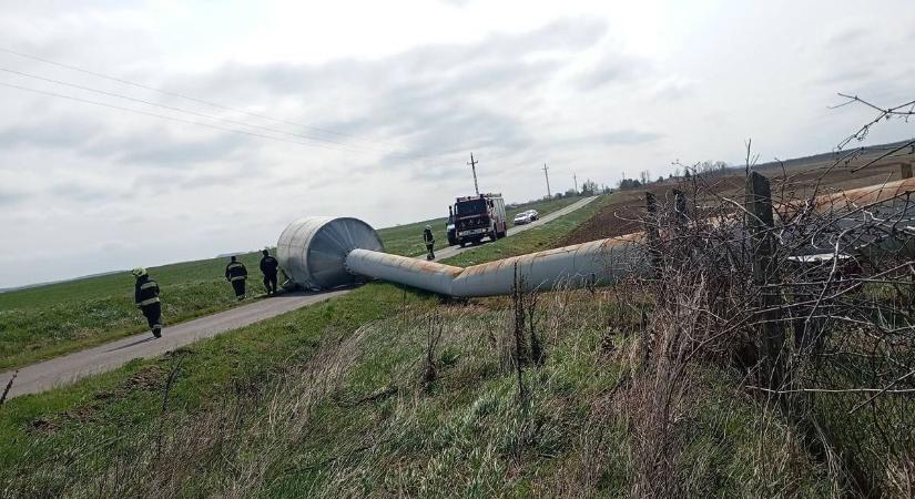 Sokkoló: még egy víztornyot is kidöntött a szél